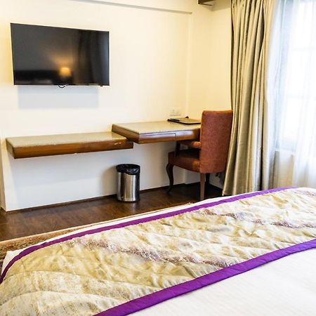 Paisley Palace Hotel Srinagar  Ngoại thất bức ảnh
