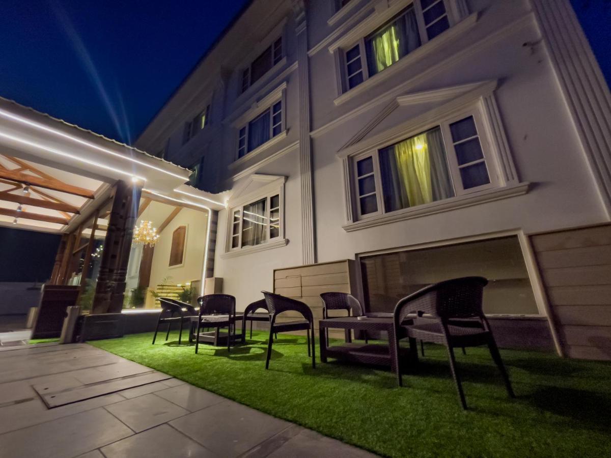 Paisley Palace Hotel Srinagar  Ngoại thất bức ảnh