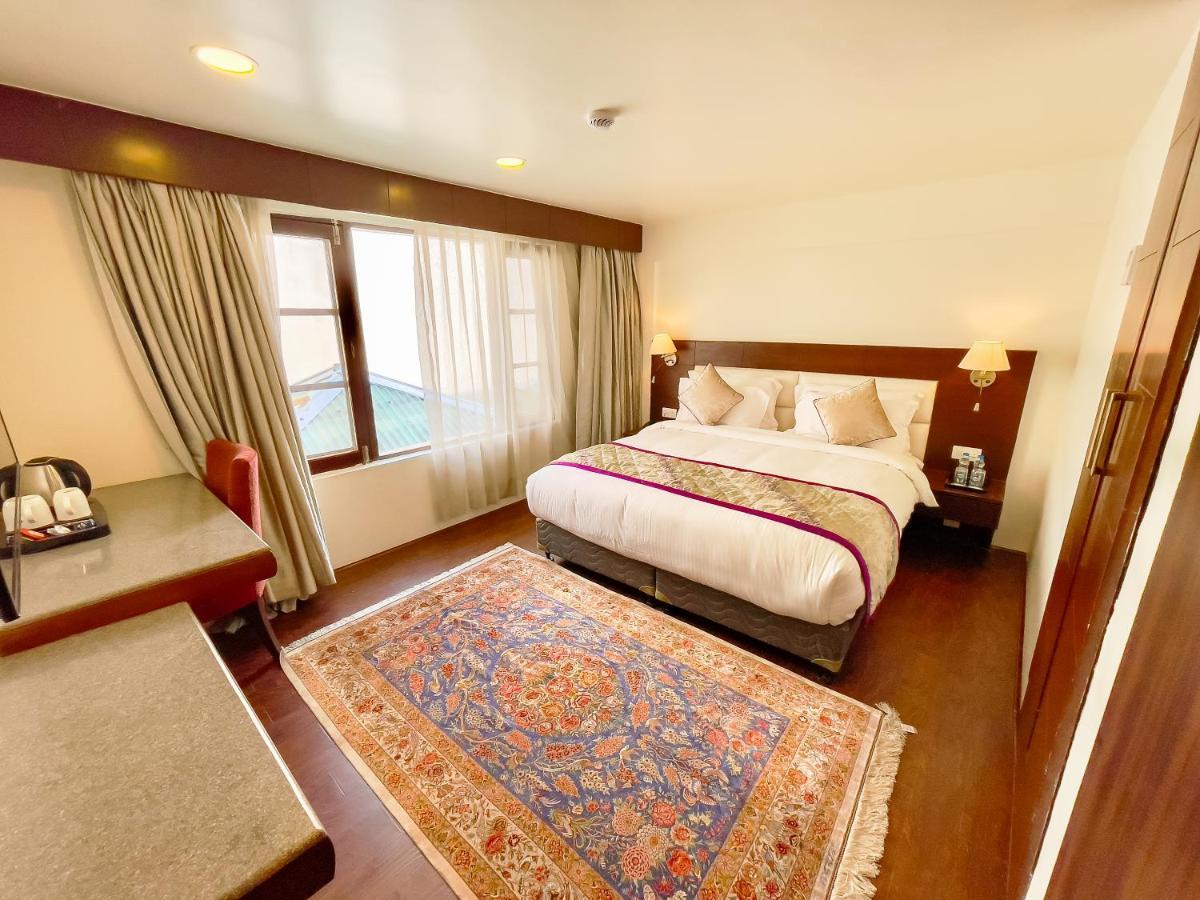 Paisley Palace Hotel Srinagar  Ngoại thất bức ảnh