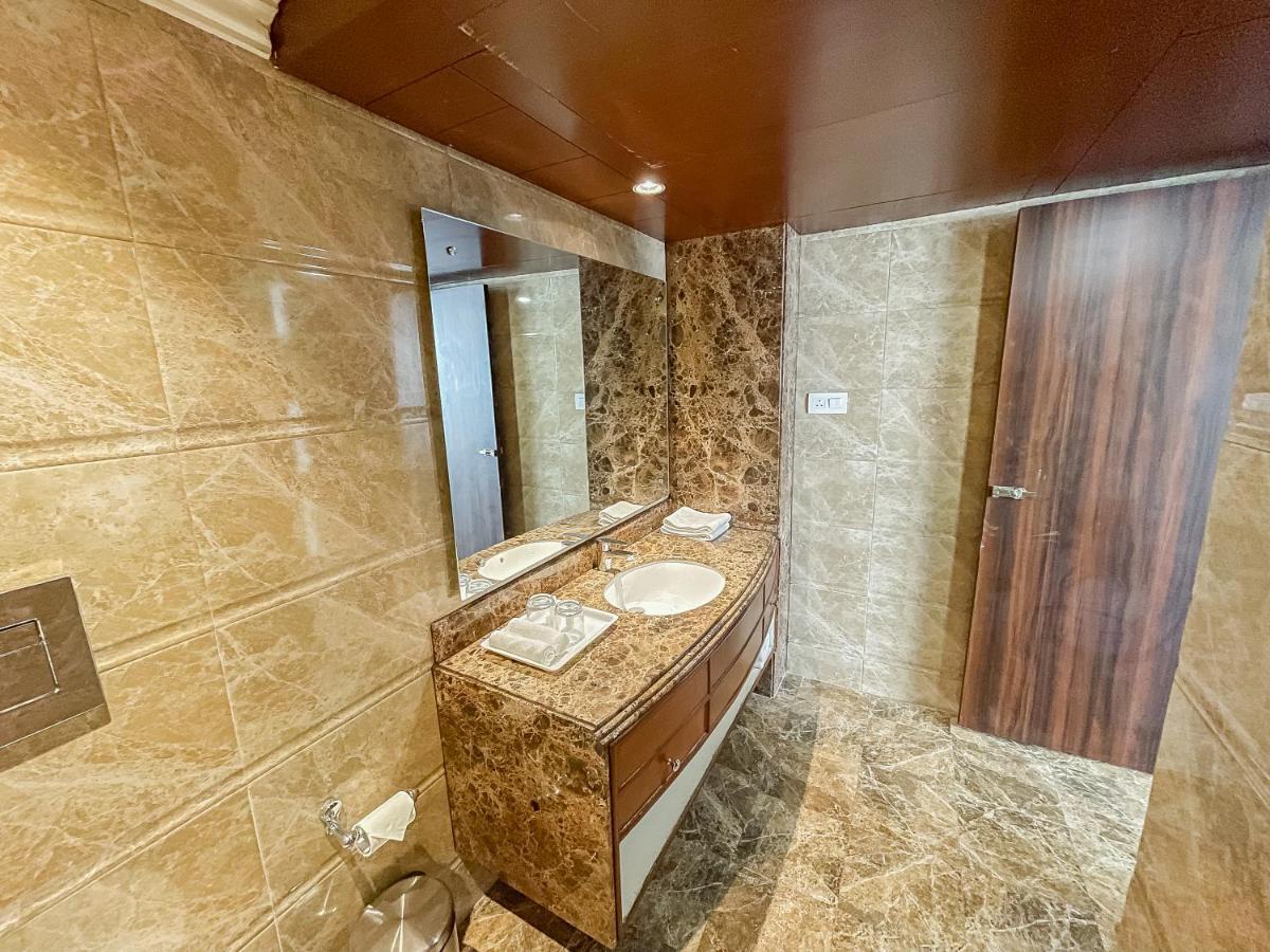 Paisley Palace Hotel Srinagar  Ngoại thất bức ảnh