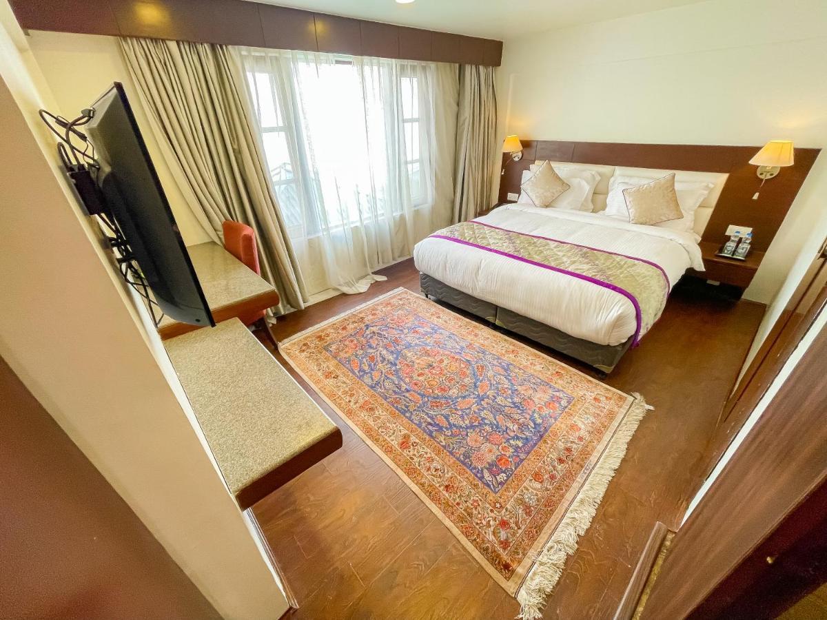 Paisley Palace Hotel Srinagar  Ngoại thất bức ảnh