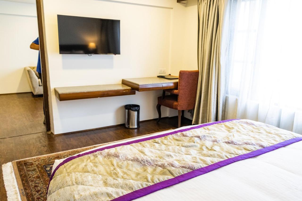 Paisley Palace Hotel Srinagar  Ngoại thất bức ảnh